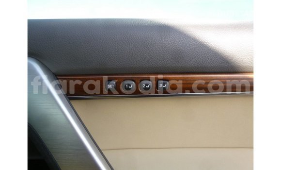 Acheter Import Voiture Toyota Land Cruiser Noir à Import - Dubai, Diana Acheter Import Voiture Toyota Land Cruiser Noir à Import - Dubai, Diana