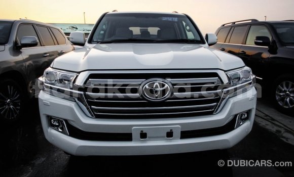 Acheter Import Voiture Toyota Land Cruiser Blanc à Import - Dubai, Diana Acheter Import Voiture Toyota Land Cruiser Blanc à Import - Dubai, Diana