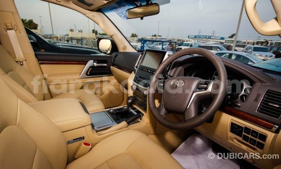Acheter Import Voiture Toyota Land Cruiser Blanc à Import - Dubai, Diana Acheter Import Voiture Toyota Land Cruiser Blanc à Import - Dubai, Diana