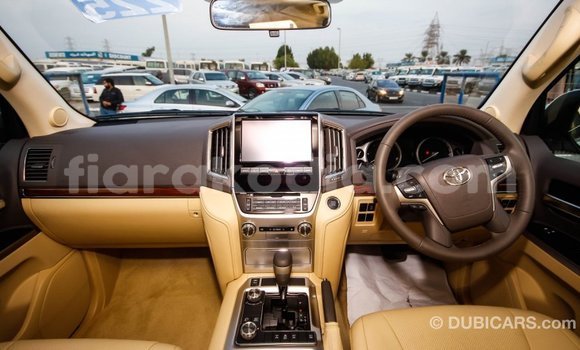 Acheter Import Voiture Toyota Land Cruiser Blanc à Import - Dubai, Diana Acheter Import Voiture Toyota Land Cruiser Blanc à Import - Dubai, Diana