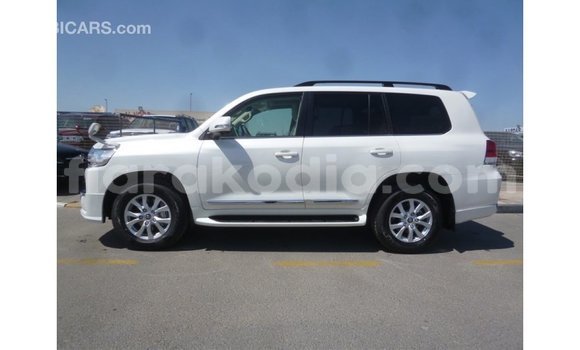 Acheter Import Voiture Toyota Land Cruiser Blanc à Import - Dubai, Diana Acheter Import Voiture Toyota Land Cruiser Blanc à Import - Dubai, Diana