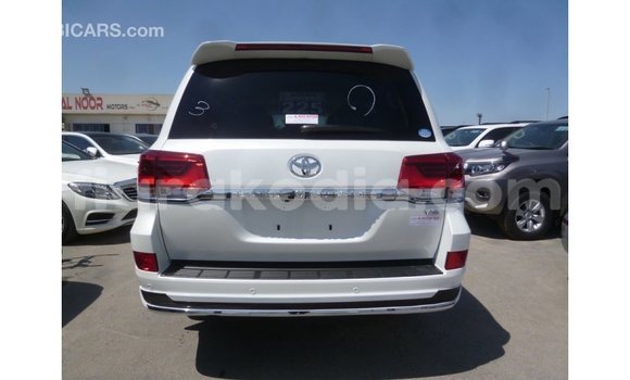 Acheter Import Voiture Toyota Land Cruiser Blanc à Import - Dubai, Diana Acheter Import Voiture Toyota Land Cruiser Blanc à Import - Dubai, Diana