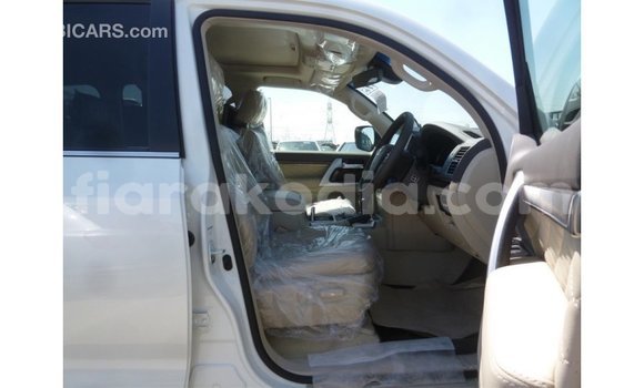 Acheter Import Voiture Toyota Land Cruiser Blanc à Import - Dubai, Diana Acheter Import Voiture Toyota Land Cruiser Blanc à Import - Dubai, Diana