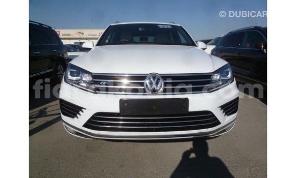 Acheter Import Voiture Volkswagen Touareg Blanc à Import - Dubai, Diana Acheter Import Voiture Volkswagen Touareg Blanc à Import - Dubai, Diana