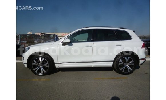 Acheter Import Voiture Volkswagen Touareg Blanc à Import - Dubai, Diana Acheter Import Voiture Volkswagen Touareg Blanc à Import - Dubai, Diana