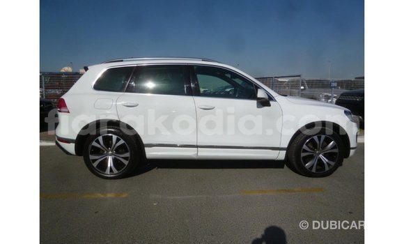 Acheter Import Voiture Volkswagen Touareg Blanc à Import - Dubai, Diana Acheter Import Voiture Volkswagen Touareg Blanc à Import - Dubai, Diana