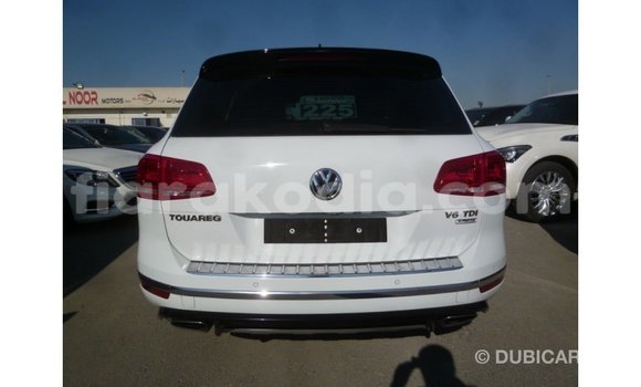 Acheter Import Voiture Volkswagen Touareg Blanc à Import - Dubai, Diana Acheter Import Voiture Volkswagen Touareg Blanc à Import - Dubai, Diana