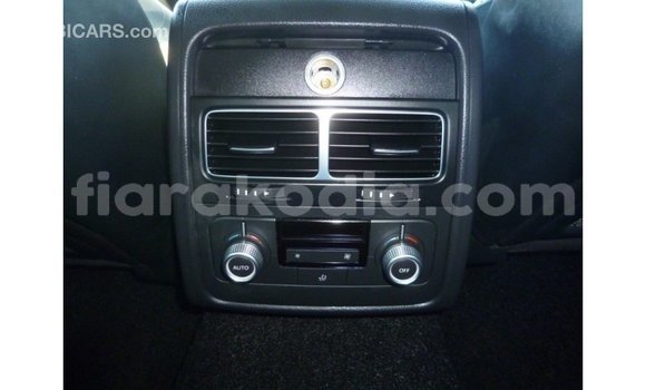 Acheter Import Voiture Volkswagen Touareg Blanc à Import - Dubai, Diana Acheter Import Voiture Volkswagen Touareg Blanc à Import - Dubai, Diana