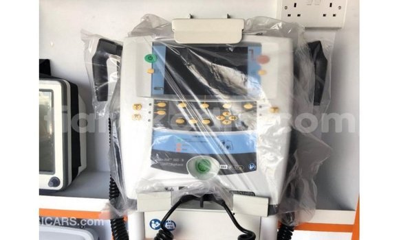 Hividy Toyota Hiace fotsy Car in Import - Dubai in Diana Hividy Toyota Hiace fotsy Car in Import - Dubai in Diana