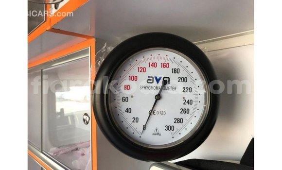 Hividy Toyota Hiace fotsy Car in Import - Dubai in Diana Hividy Toyota Hiace fotsy Car in Import - Dubai in Diana