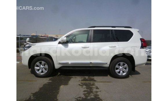 Acheter Import Voiture Toyota Prado Blanc à Import - Dubai, Diana Acheter Import Voiture Toyota Prado Blanc à Import - Dubai, Diana