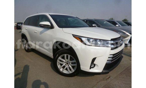 Acheter Import Voiture Toyota Kluger Blanc à Import - Dubai, Diana Acheter Import Voiture Toyota Kluger Blanc à Import - Dubai, Diana
