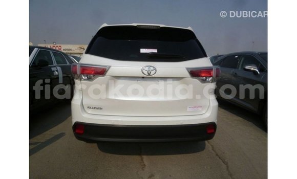 Acheter Import Voiture Toyota Kluger Blanc à Import - Dubai, Diana Acheter Import Voiture Toyota Kluger Blanc à Import - Dubai, Diana