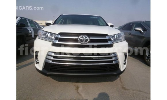 Acheter Import Voiture Toyota Kluger Blanc à Import - Dubai, Diana Acheter Import Voiture Toyota Kluger Blanc à Import - Dubai, Diana