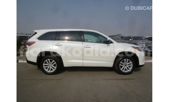 Acheter Import Voiture Toyota Kluger Blanc à Import - Dubai, Diana Acheter Import Voiture Toyota Kluger Blanc à Import - Dubai, Diana