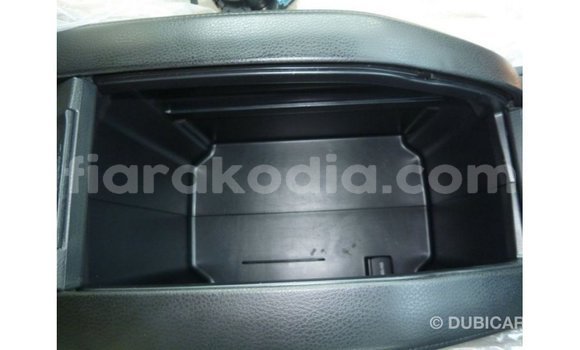 Acheter Import Voiture Toyota Kluger Blanc à Import - Dubai, Diana Acheter Import Voiture Toyota Kluger Blanc à Import - Dubai, Diana