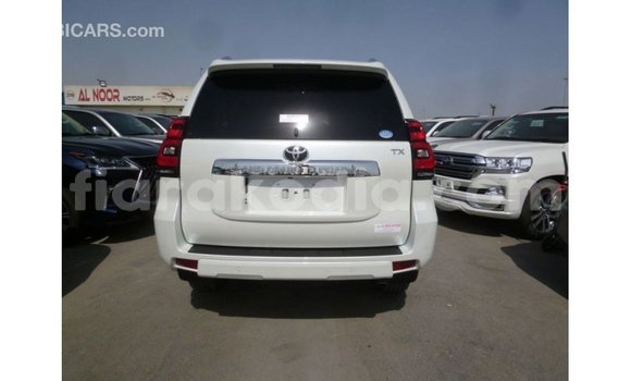 Acheter Import Voiture Toyota Prado Blanc à Import - Dubai, Diana Acheter Import Voiture Toyota Prado Blanc à Import - Dubai, Diana