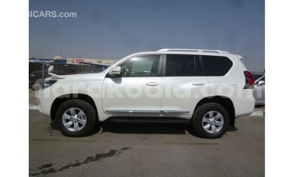 Acheter Import Voiture Toyota Prado Blanc à Import - Dubai, Diana Acheter Import Voiture Toyota Prado Blanc à Import - Dubai, Diana