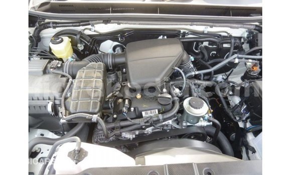 Acheter Import Voiture Toyota Prado Blanc à Import - Dubai, Diana Acheter Import Voiture Toyota Prado Blanc à Import - Dubai, Diana