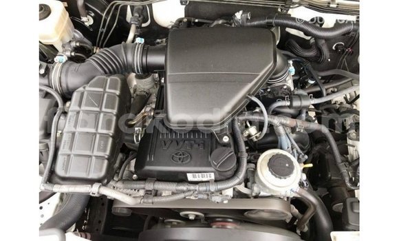 Acheter Import Voiture Toyota Prado Blanc à Import - Dubai, Diana Acheter Import Voiture Toyota Prado Blanc à Import - Dubai, Diana