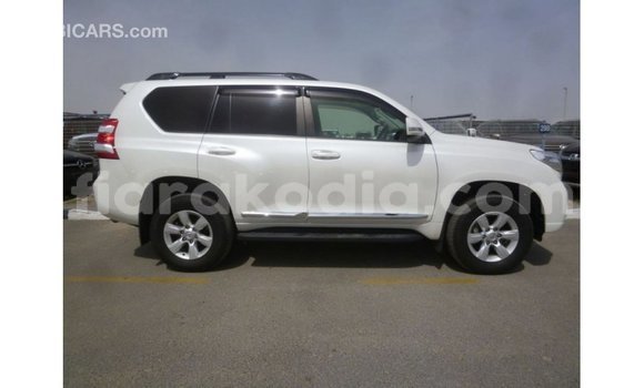 Acheter Import Voiture Toyota Prado Blanc à Import - Dubai, Diana Acheter Import Voiture Toyota Prado Blanc à Import - Dubai, Diana