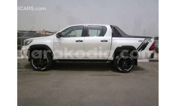 Acheter Import Voiture Toyota Hilux Blanc à Import - Dubai, Diana Acheter Import Voiture Toyota Hilux Blanc à Import - Dubai, Diana