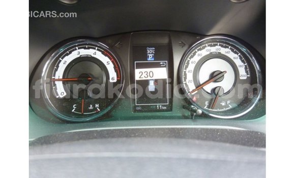 Acheter Import Voiture Toyota Hilux Blanc à Import - Dubai, Diana Acheter Import Voiture Toyota Hilux Blanc à Import - Dubai, Diana