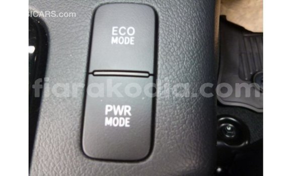 Acheter Import Voiture Toyota Hilux Blanc à Import - Dubai, Diana Acheter Import Voiture Toyota Hilux Blanc à Import - Dubai, Diana