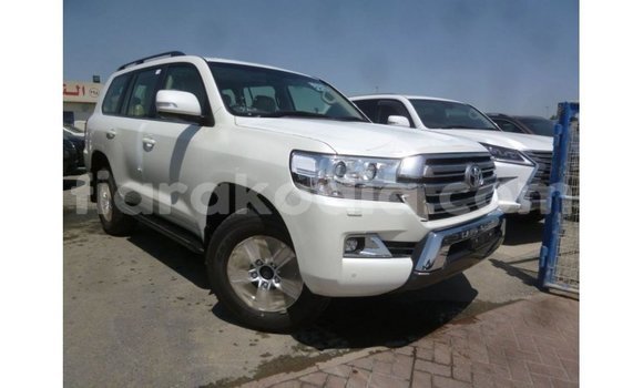 Hividy Toyota Land Cruiser fotsy Car in Import - Dubai in Diana Hividy Toyota Land Cruiser fotsy Car in Import - Dubai in Diana