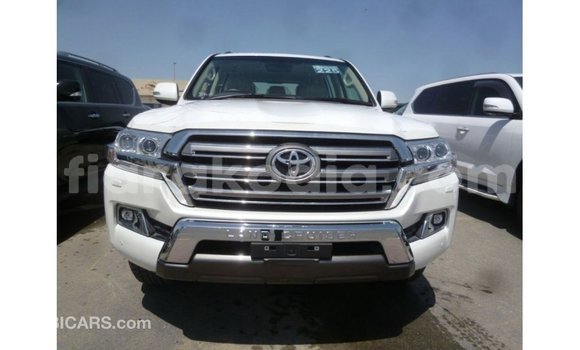 Hividy Toyota Land Cruiser fotsy Car in Import - Dubai in Diana Hividy Toyota Land Cruiser fotsy Car in Import - Dubai in Diana