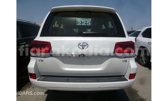 Hividy Toyota Land Cruiser fotsy Car in Import - Dubai in Diana Hividy Toyota Land Cruiser fotsy Car in Import - Dubai in Diana