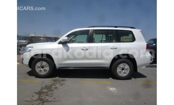 Hividy Toyota Land Cruiser fotsy Car in Import - Dubai in Diana Hividy Toyota Land Cruiser fotsy Car in Import - Dubai in Diana
