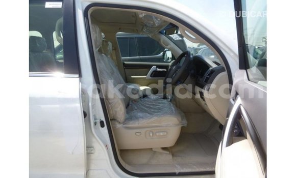 Hividy Toyota Land Cruiser fotsy Car in Import - Dubai in Diana Hividy Toyota Land Cruiser fotsy Car in Import - Dubai in Diana