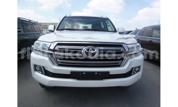 Acheter Import Voiture Toyota Land Cruiser Blanc à Import - Dubai, Diana Acheter Import Voiture Toyota Land Cruiser Blanc à Import - Dubai, Diana