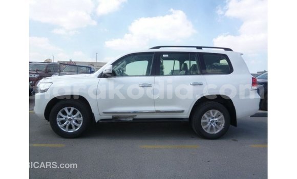 Acheter Import Voiture Toyota Land Cruiser Blanc à Import - Dubai, Diana Acheter Import Voiture Toyota Land Cruiser Blanc à Import - Dubai, Diana