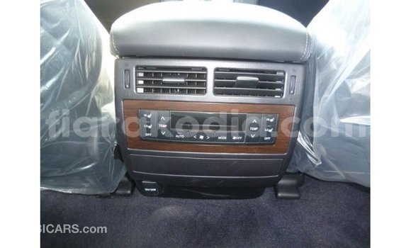 Acheter Import Voiture Toyota Land Cruiser Blanc à Import - Dubai, Diana Acheter Import Voiture Toyota Land Cruiser Blanc à Import - Dubai, Diana
