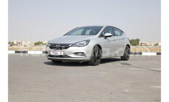 Acheter Import Voiture Opel Astra Blanc à Import - Dubai, Diana