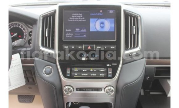 Hividy Toyota Land Cruiser fotsy Car in Import - Dubai in Diana Hividy Toyota Land Cruiser fotsy Car in Import - Dubai in Diana