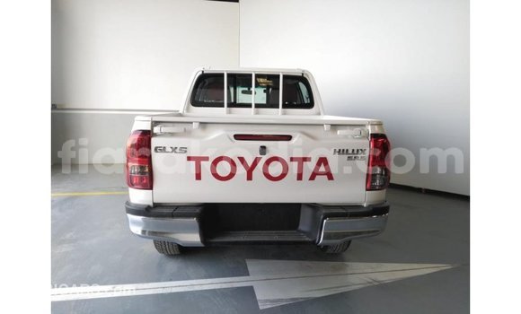 Hividy Toyota Hilux fotsy Car in Import - Dubai in Diana Hividy Toyota Hilux fotsy Car in Import - Dubai in Diana