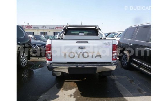 Acheter Import Voiture Toyota Hilux Blanc à Import - Dubai, Diana Acheter Import Voiture Toyota Hilux Blanc à Import - Dubai, Diana