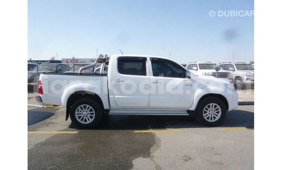 Acheter Import Voiture Toyota Hilux Blanc à Import - Dubai, Diana Acheter Import Voiture Toyota Hilux Blanc à Import - Dubai, Diana