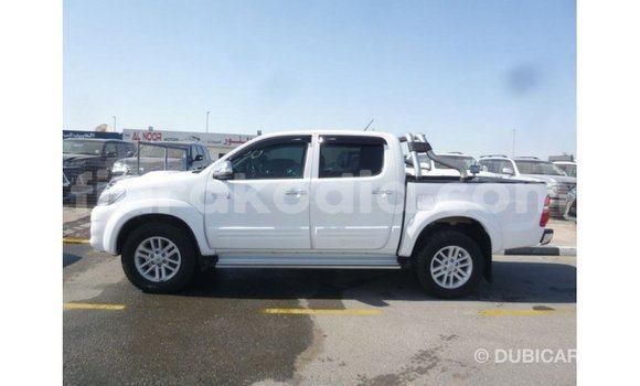 Acheter Import Voiture Toyota Hilux Blanc à Import - Dubai, Diana Acheter Import Voiture Toyota Hilux Blanc à Import - Dubai, Diana