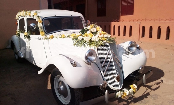 Acheter Occasion Voiture Citroen Traction Avant Blanc à Antananarivo, Analamanga Acheter Occasion Voiture Citroen Traction Avant Blanc à Antananarivo, Analamanga
