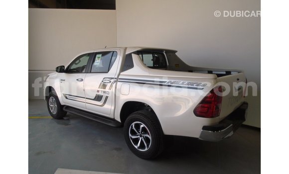 Acheter Import Voiture Toyota Hilux Blanc à Import - Dubai, Diana Acheter Import Voiture Toyota Hilux Blanc à Import - Dubai, Diana
