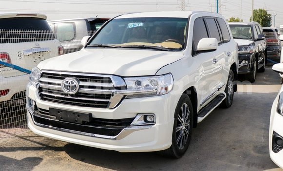 Acheter Import Voiture Toyota Land Cruiser Blanc à Import - Dubai, Diana Acheter Import Voiture Toyota Land Cruiser Blanc à Import - Dubai, Diana