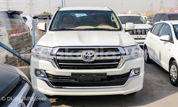 Acheter Import Voiture Toyota Land Cruiser Blanc à Import - Dubai, Diana Acheter Import Voiture Toyota Land Cruiser Blanc à Import - Dubai, Diana