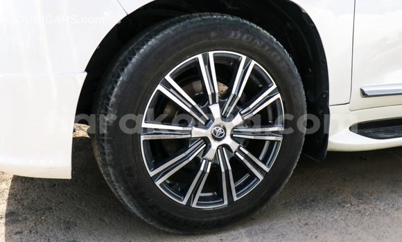 Acheter Import Voiture Toyota Land Cruiser Blanc à Import - Dubai, Diana Acheter Import Voiture Toyota Land Cruiser Blanc à Import - Dubai, Diana