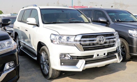 Hividy Toyota Land Cruiser fotsy Car in Import - Dubai in Diana Hividy Toyota Land Cruiser fotsy Car in Import - Dubai in Diana
