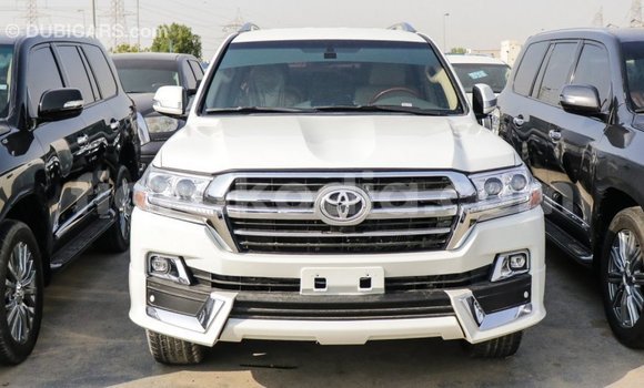 Hividy Toyota Land Cruiser fotsy Car in Import - Dubai in Diana Hividy Toyota Land Cruiser fotsy Car in Import - Dubai in Diana