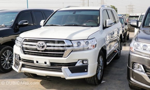 Hividy Toyota Land Cruiser fotsy Car in Import - Dubai in Diana Hividy Toyota Land Cruiser fotsy Car in Import - Dubai in Diana